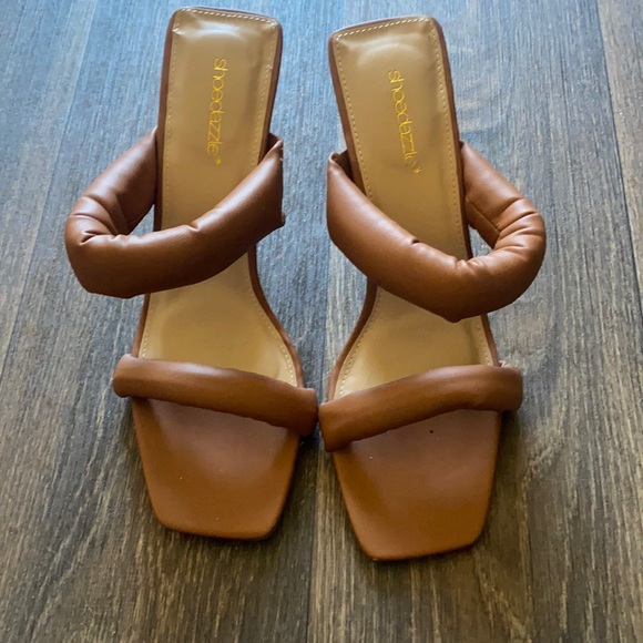 Rita Ora x Shoedazzle Turned Up Two Strap Heels - Picture 3 of 16